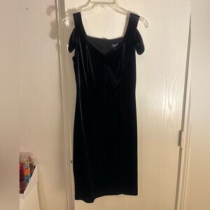 Elegant Black Velvet Midi Dress